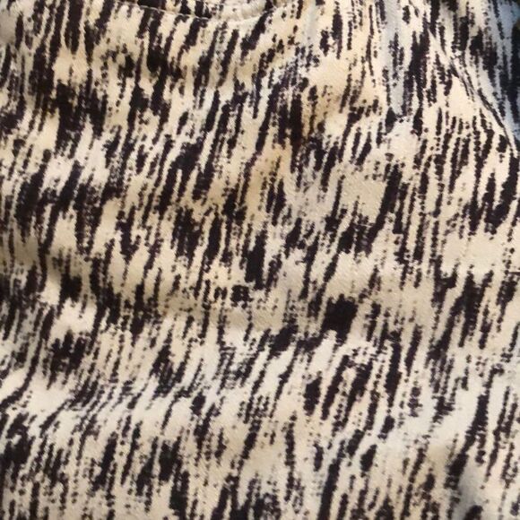 Vince Camuto Gray and black printed jeans. Size 2 - Picture 4 of 9